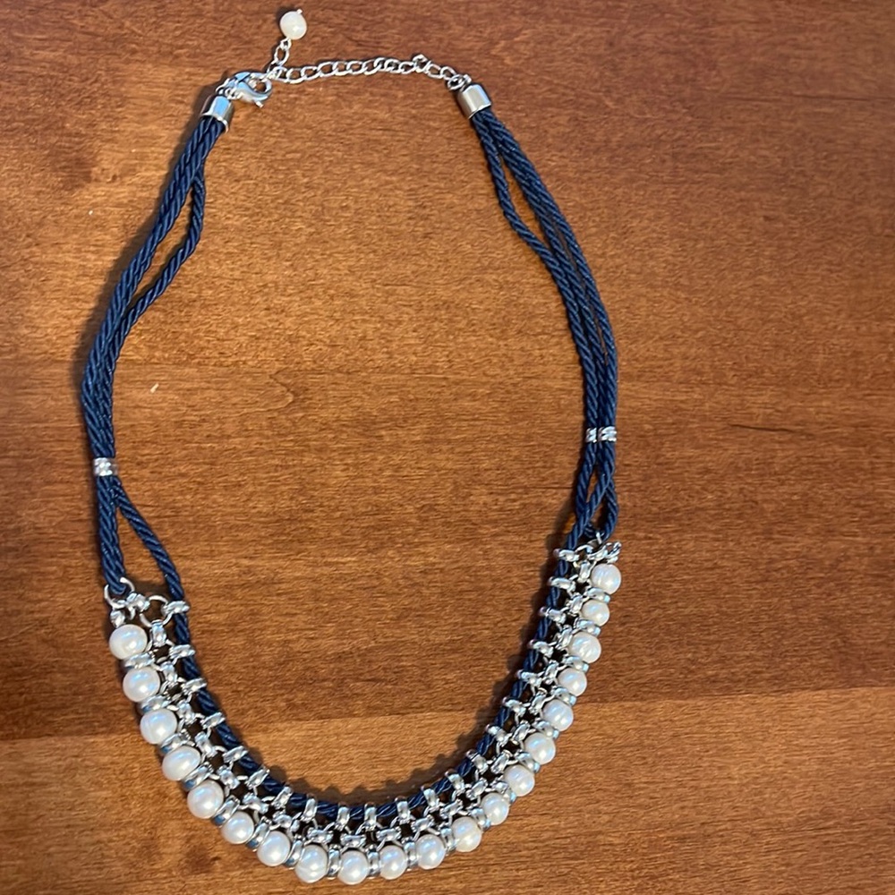 Lia Sophia navy and pearl nexklace